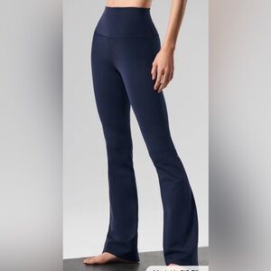 Brand new ALO Yoga Airbrush High-Waist Bootcut Legging